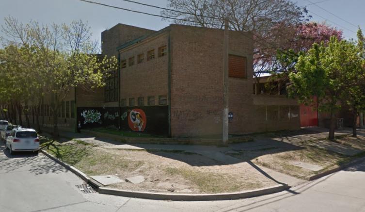Delincuentes hicieron de las suyas en la Escuela 340. (Captura de pantalla Google Street View)
