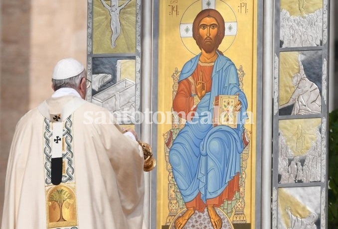 El Papa encabezó la celebración pascual en el Vaticano. (Foto: minutouno.com.ar)