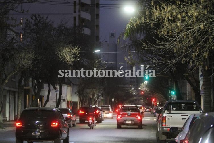 Varias calles santafesinas ya tienen nueva iluminación.
