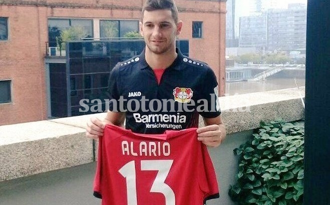 En las redes sociales circuló la primera imagen de Alario con la camiseta de Bayer Leverkusen.