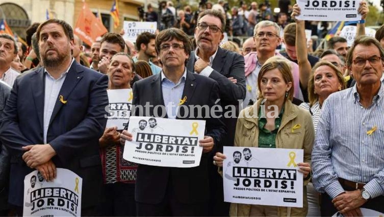 Los principales líderes catalanes durante una protesta.