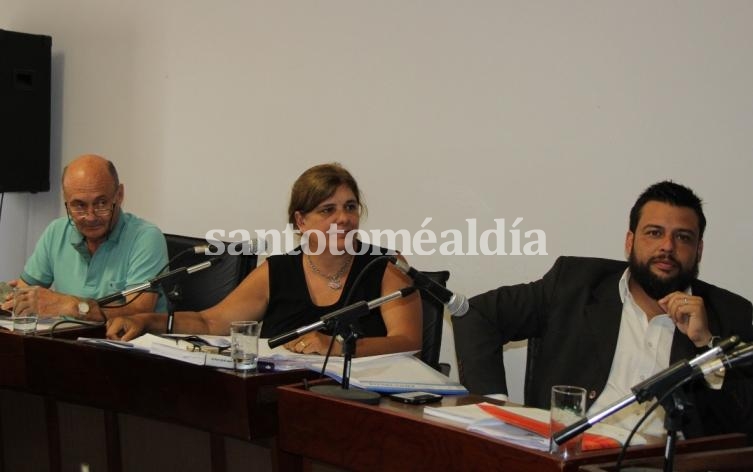 Schmidhalter, Zamora y Alvizo, concejales del PJ, en la sesión de este miércoles.