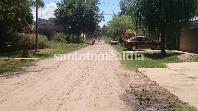 Vecinos piden mejoras en las calles de tierra aledañas a Candioti.