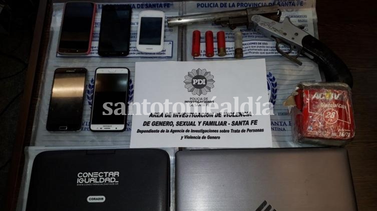 Armas, municiones y dispositivos electrónicos secuestrados por la PDI.