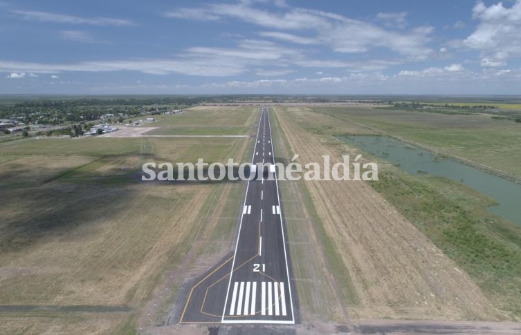 La remodelada pista del Aeropuerto de Sauce Viejo. (Foto: Secretaría de Comunicación Social)
