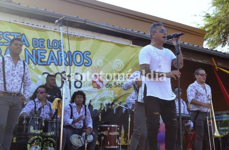 Sergio Torres animó la Fiesta de los Balnearios. (Municipalidad de Santo Tomé)