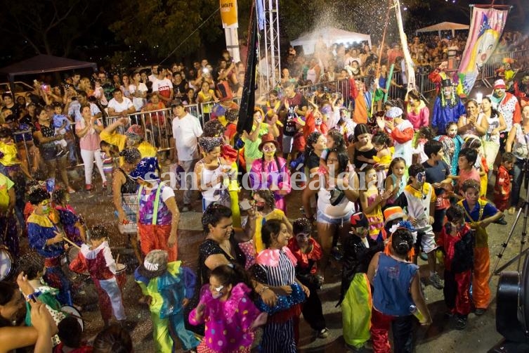 Una multitud disfrutó de las dos primeras noches en la Costanera Este. (Foto: Municipalidad de Santa Fe)