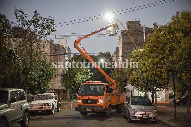 Durante 2018, el municipio santafesino instalará 3.435 lámparas led. (Foto: Municipalidad de Santa Fe)