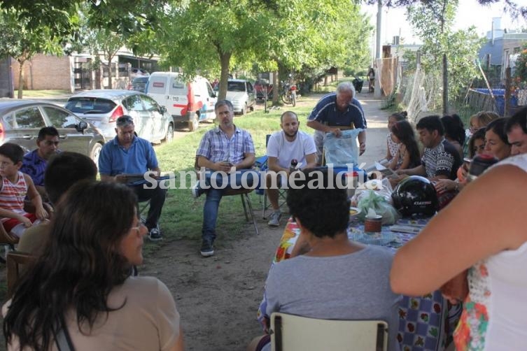 El diputado visitó los barrios 2 de Abril y Nueva Esperanza, de Rafaela. (Foto: Prensa Busatto)