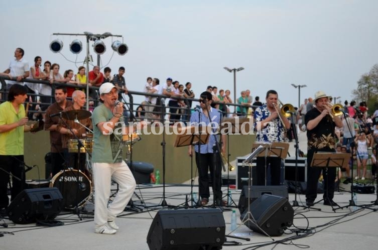 La reconocida banda santafesina llenará de ritmo caribeño el escenario del balenario municipal.