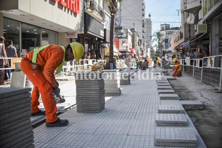 Continúan los trabajos sobre la peatonal San Martín. (Foto: Municipalidad de Santa Fe)
