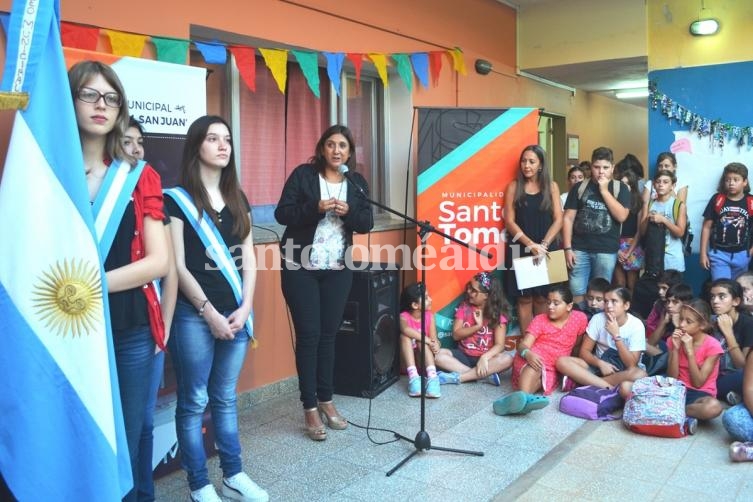 Daniela Qüesta encabezó la apertura del ciclo lectivo 2018 del Liceo Municipal.