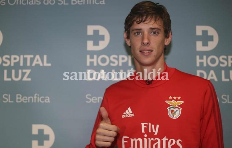 Conti firmó contrato con Benfica hasta 2023.