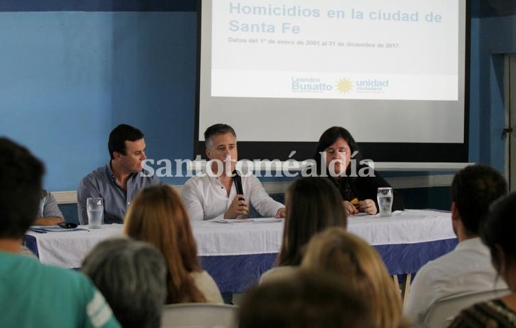 En la vecinal Pro Adelanto Barrio Barranquitas, Busatto presentó el Informe de Homicidios Dolosos  en la ciudad de Santa Fe 2001-2017.