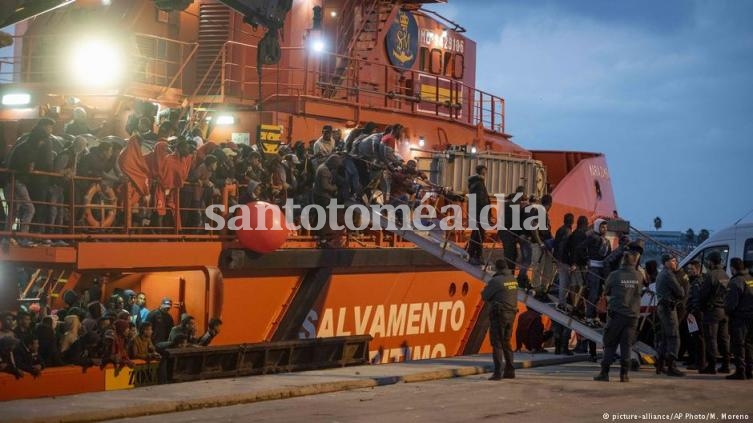 Desde enero, unos 100.600 migrantes cruzaron el mar Mediterráneo tratando llegar desde África a Europa.