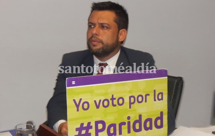 El Concejo aprobó el proyecto de paridad de género en los cargos electivos municipales, impulsado por Rodrigo Alvizo. (Foto: Prensa Alvizo)