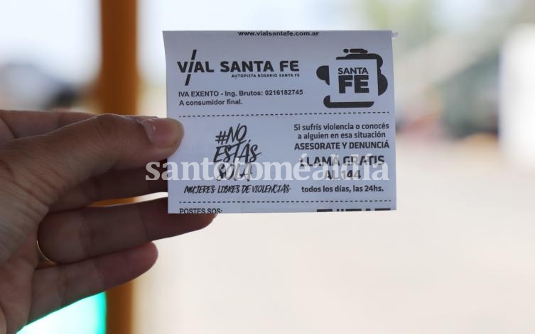 Los tickets de peaje de la Autopista incluyen información para abordar la violencia machista. (Foto: Secretaría de Com. Social)