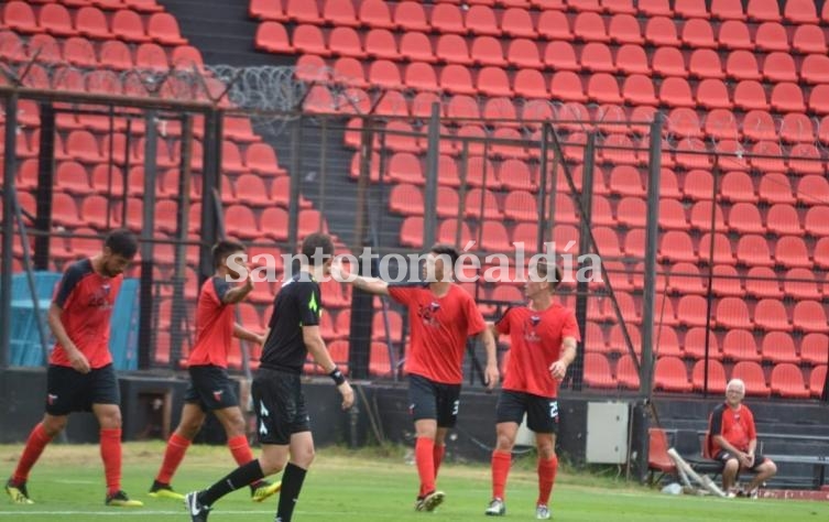 Colón jugó su primer amistoso de preparación frente a Rampla Juniors. (Foto: Prensa Colón)