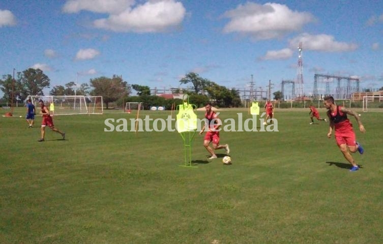El plantel tatengue volvió a entrenar en Casasol tras el regreso de Mar del Plata. (Foto: Prensa Unión)