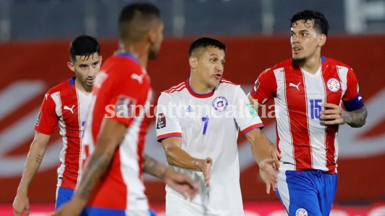 En el debut de Barros Schelotto, Paraguay perdió un partido clave como local ante Chile