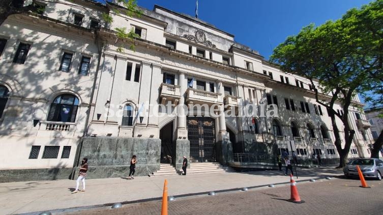 El hombre que incendió la librería de su ex suegro había sido condenado en Buenos Aires