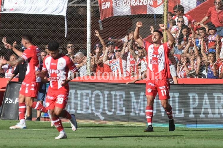 Unión goleó a Atlético Tucumán en el 15 de Abril