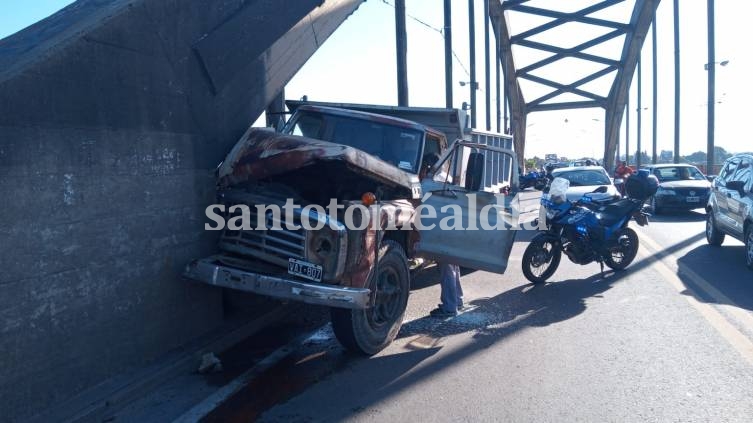 Puente Carretero: tránsito demorado por un violento accidente