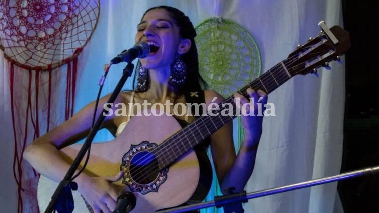 La cantante local fue ganadora del Festival Paso del Salado 2020 y 2021 en la categoría solista vocal femenino.