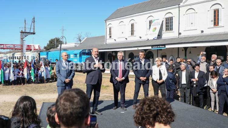Omar Perotti y Alberto Fernández inauguraron el ramal recuperado del tren de pasajeros entre Rosario y Cañada de Gómez