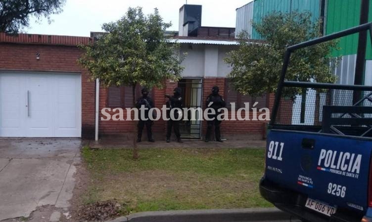 El sujeto, cuyas iniciales son F.A.K, tiene 43 años y fue detenido en una vivienda ubicada en Mendoza al 3500.