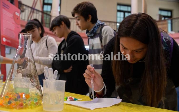 Las actividades se realizan en la Facultad de Ingeniería Química, ubicada en Santiago del Estero 2829.