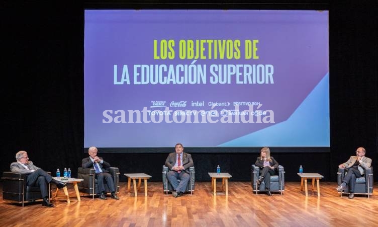 Enrique Mammarella participa del 4º Foro de Líderes por la Educación