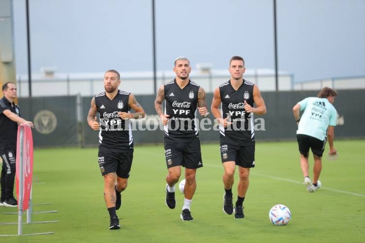 Papu Gómez, Paredes y Lo Celso, durante un entrenamiento en Miamia. 