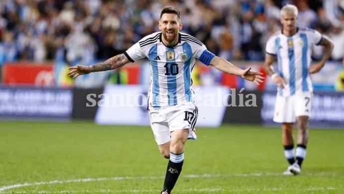 Messi se lució con dos goles en los minutos finales del partido.