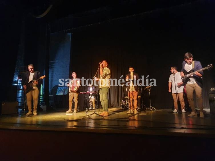 Este viernes se realizó el Cultural solidario 'Santoto canta por Bauti'
