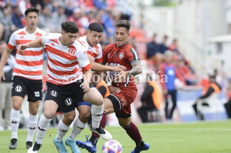 Unión cayó 4 a 1 ante Central Córdoba. (Foto: Télam)