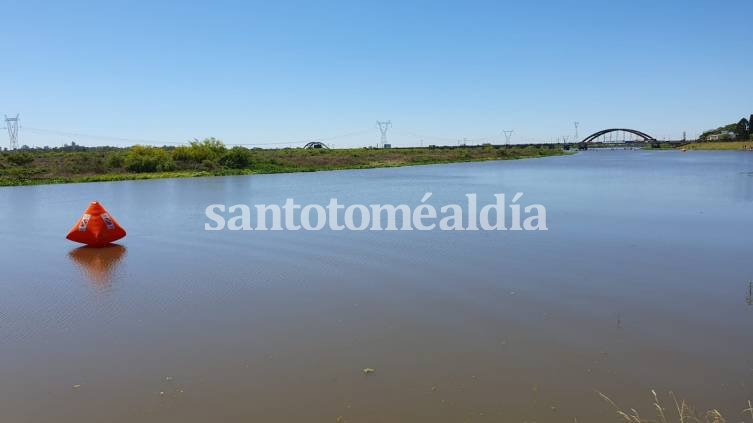 Insólito: se robaron las boyas que demarcaban el circuito de la Santa Fe - Coronda en el río Salado