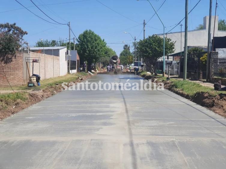 Pavimento en calle Santiago del Estero, entre Crespo y Azcuénaga, en la Vecinal Favaloro. (Foto: MST)
