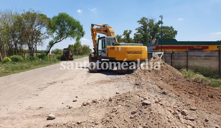 Comenzaron las obras de pavimento de hormigón para el acceso al barrio La Reserva y el Paseo de Las Acacias