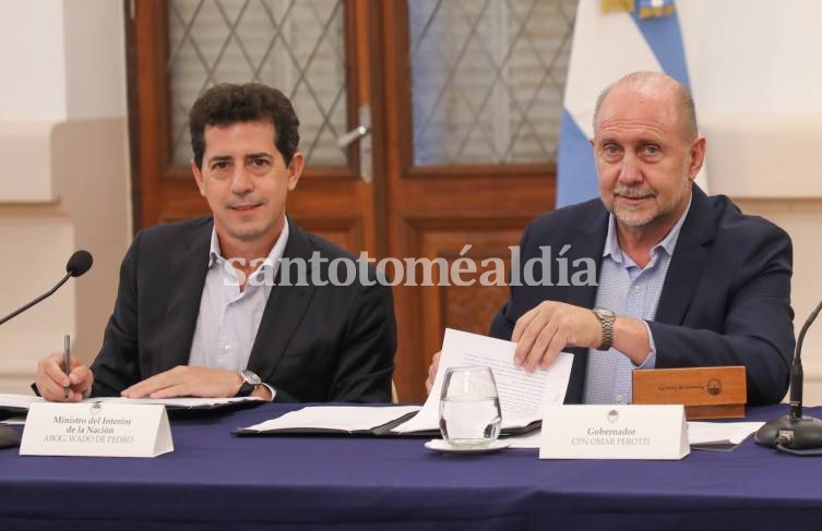 Perotti y De Pedro firmaron un convenio para realizar obras contra inundaciones en San Javier