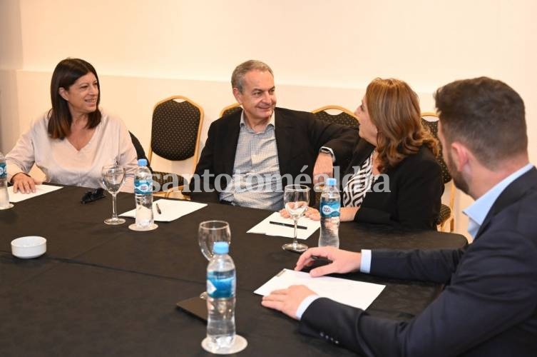 Clara García, Mónica Fein y Enrique Estévez mantuvieron este miércoles un encuentro con el expresidente de España José Luis Rodríguez Zapatero.