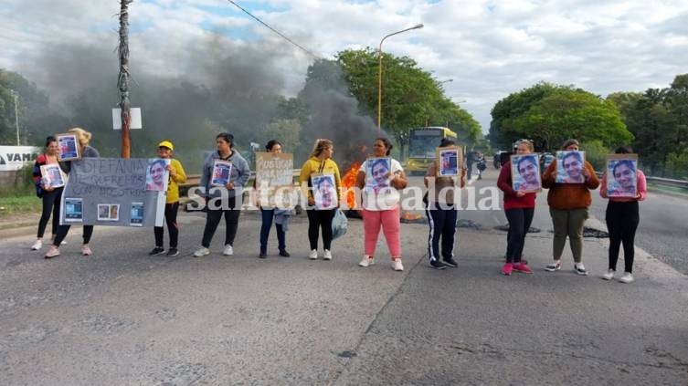 Familiares y allegados de Mónica Aquino cortan el tránsito entre Santo Tomé y Santa Fe