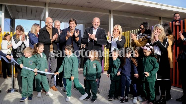 El gobernador inauguró el nuevo edificio del Jardín de Infantes N° 358 de Fighiera.