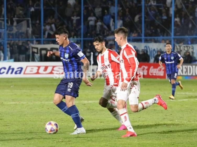 Unión cayó ante Atlético Tucumán en la presentación del Kily González como DT