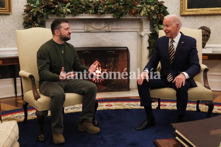 Zelenski agradeció a Biden la ayuda suministrada a Ucrania en la cumbre de la OTAN