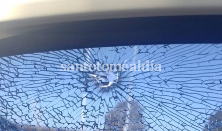 Un auto fue baleado en la autopista: “no puedo hacer nada, estamos en Argentina”, le respondieron en la administración del peaje
