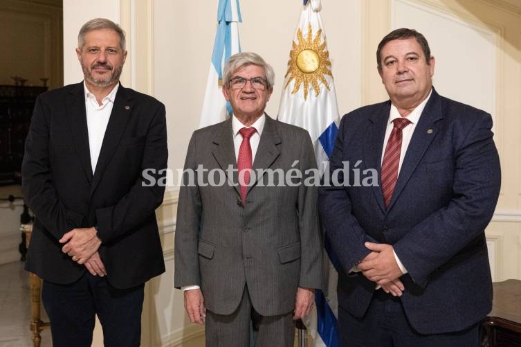  UNL consolida sus vínculos con el sector científico-técnico de Uruguay