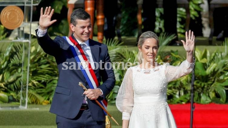 El nuevo presidente de Paraguay, Santiago Peña, se dirige a la audiencia durante su toma de posesión, en Asunción.