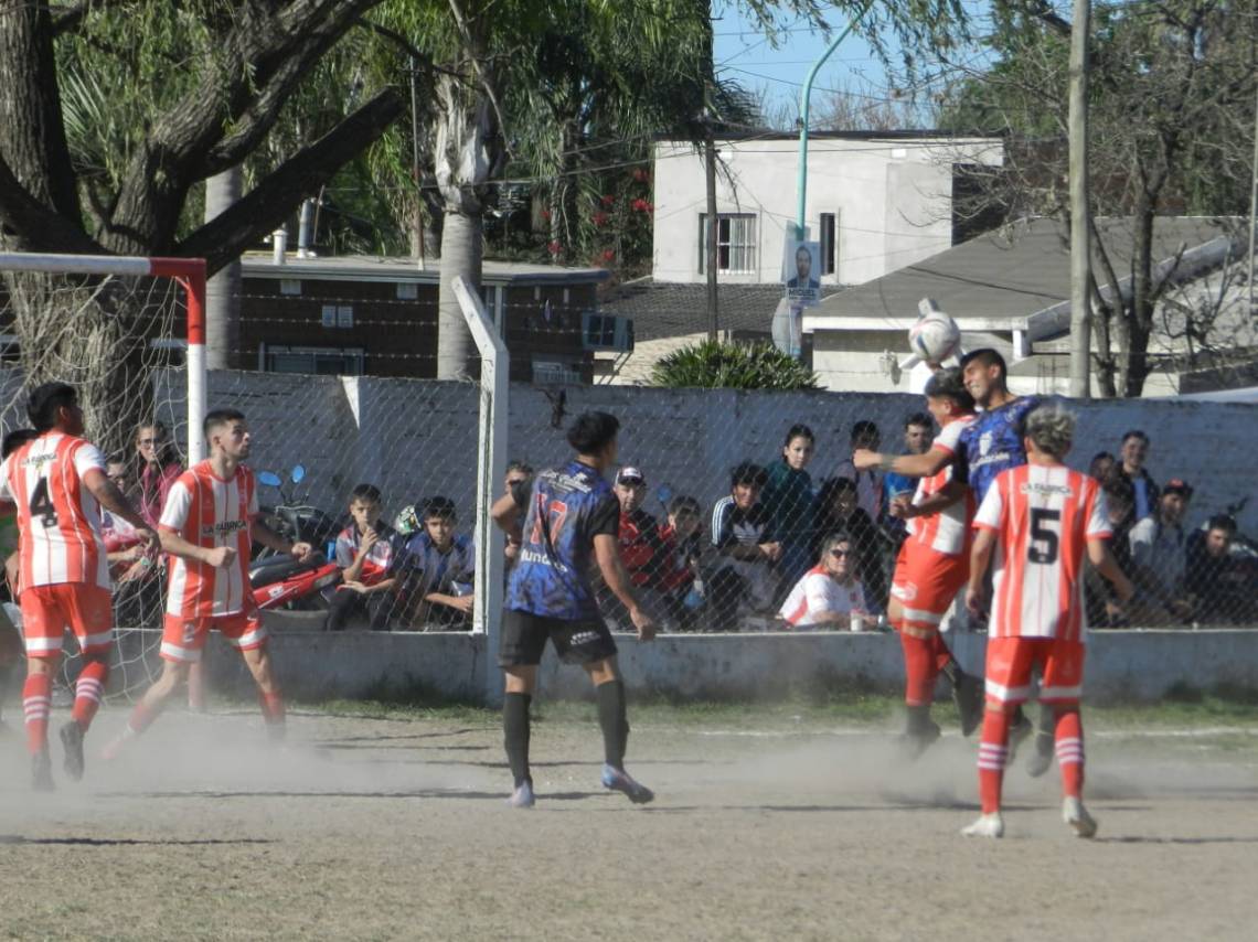 Liga Santafesina: en el duelo de santotomesinos, Academia AC goleó a Floresta