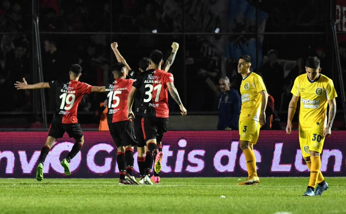 El Sabalero venció a Rosario Central 2-1 como local y llegó a los 9 puntos en la Zona A de la Copa LPF.